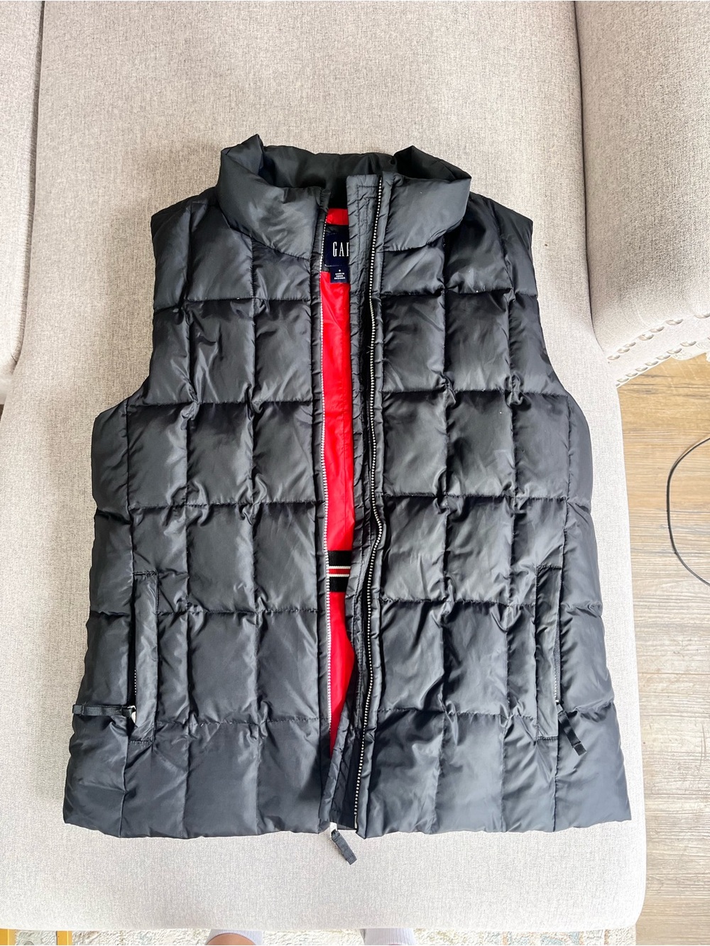 GAP Black Quilted Puffer Vest with Red Lining size Small